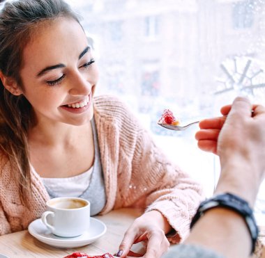 bir tatlı kaşığı kafede tarihte yeme Çift