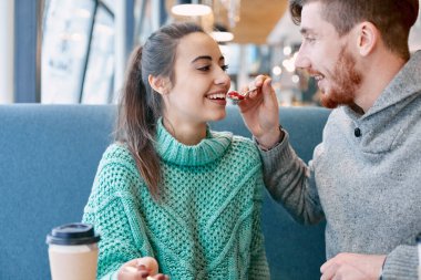 bir tatlı kaşığı kafede tarihte yeme Çift