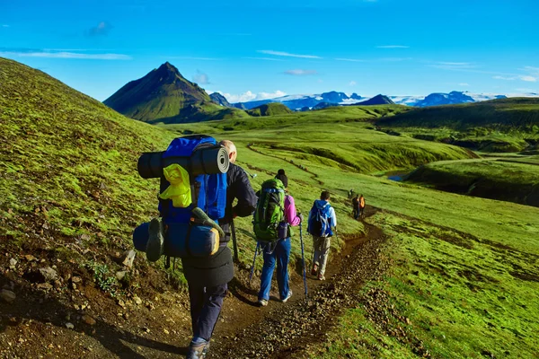 Hikers in the mountains, Iceland — Stock Photo, Image