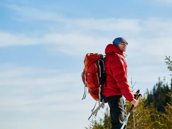 Escursionista in montagna — Foto Stock