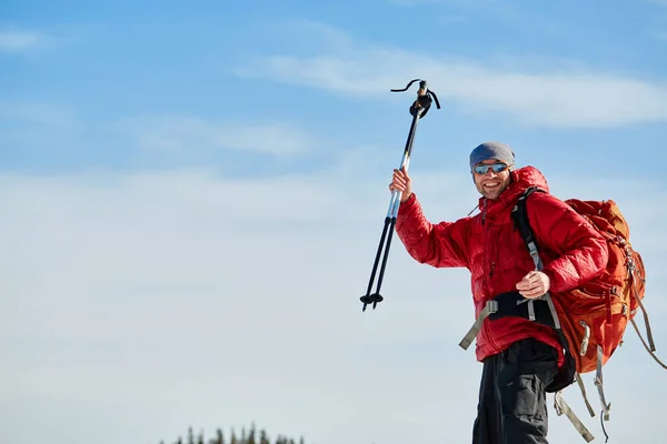 Escursionista in montagna — Foto Stock