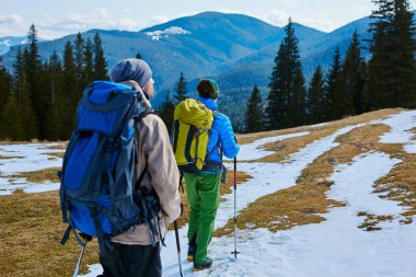 Dağlarda gezginler