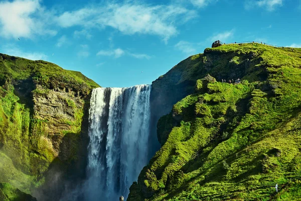 Slavný Skogarfoss vodopád na jihu Islandu — Stock fotografie