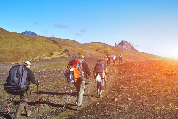 徒步旅行者在山中，冰岛 — 图库照片