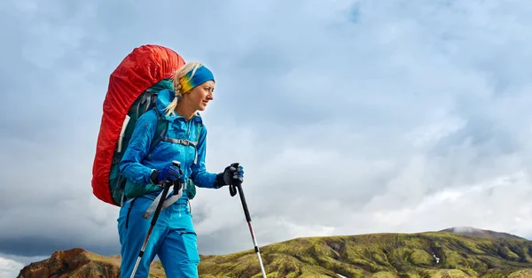 Randonneur dans les montagnes, Islande — Photo