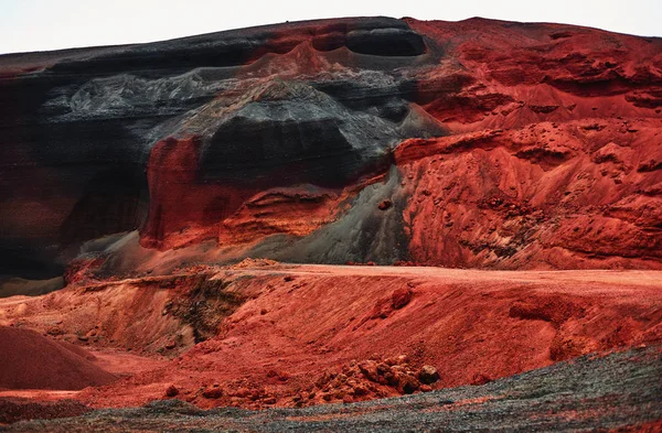 Bir volkanın kraterinde ocağı — Stok fotoğraf