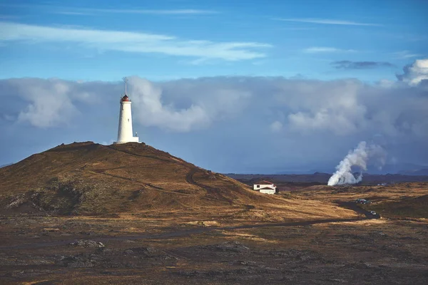 Reykjanesviti, de oudste vuurtoren langst op het Reykjanes schiereiland — Stockfoto
