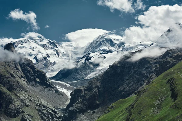 Beautiful alpine landscape with a mountain path, Swiss Alps, Europe — Stock Photo, Image