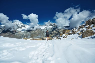 üst kısmındaki Kur fiyatı
