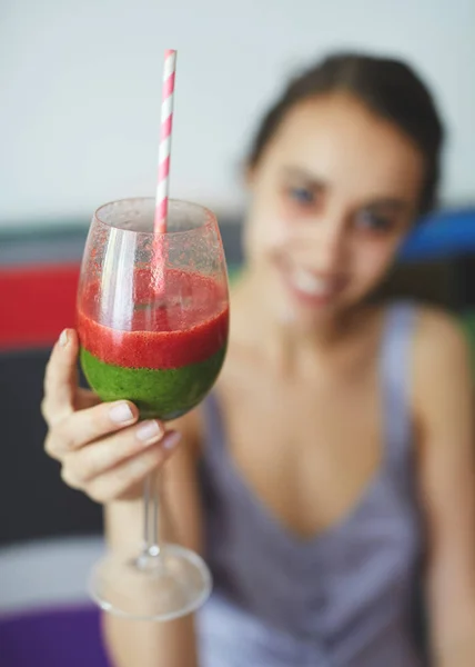 Smiling woman with glass of strawberry smoothies with a green cocktail — Stock Photo, Image