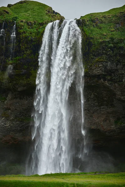 Słynny Wodospad Seljalandsfoss w południowej Islandii — Zdjęcie stockowe