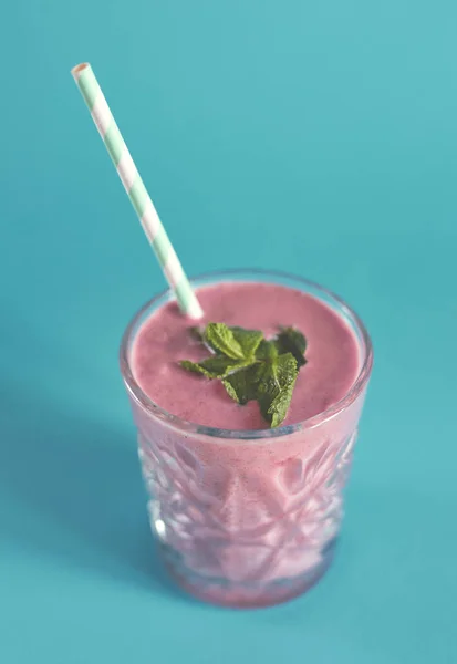 Glass of strawberry smoothies on a blue background — Stock Photo, Image