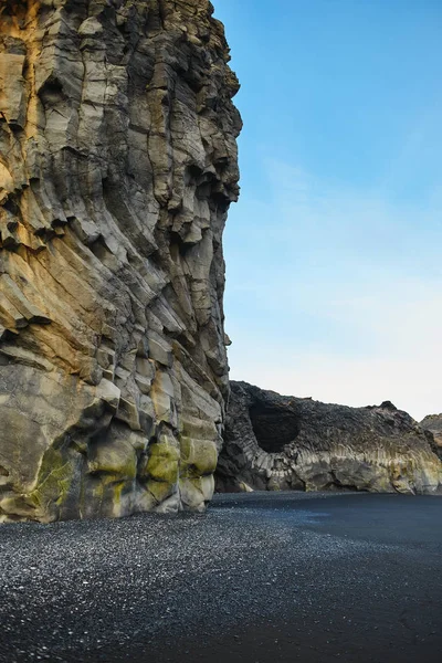 Kirkjufjara schwarzer Sandstrand, Südisland. — Stockfoto