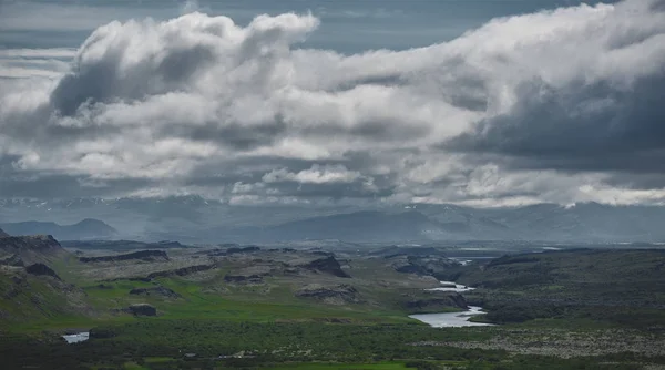 Vackert bergslandskap i islandet — Stockfoto