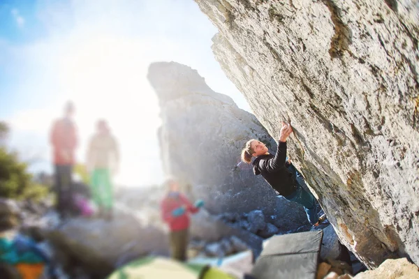 Female rock climber — Stock Photo, Image