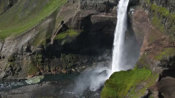 Słynny Wodospad Haifoss w południowej Islandii — Wideo stockowe