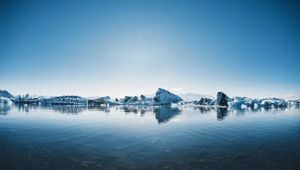 Hermosa imagen de paisaje frío de la bahía laguna glaciar icelándica, —  Fotos de Stock