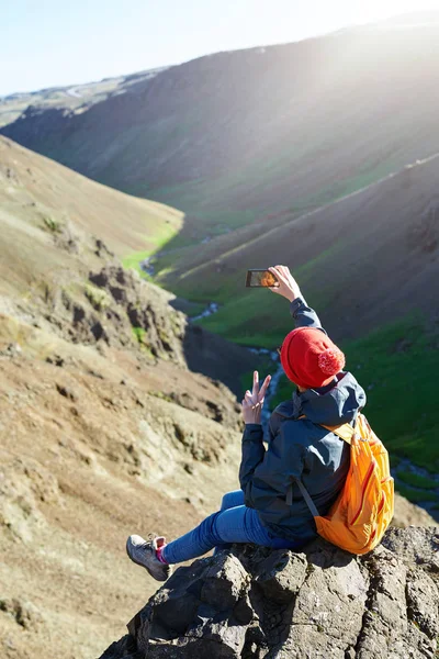 Woman traveler on a walk in the Valley of the river of Hveragerdi Iceland — Stock Photo, Image