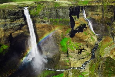 Güney İzlanda'daki meşhur Haifoss Şelalesi