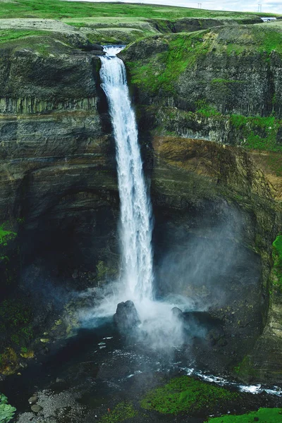 Slavný Haifoss vodopád na jihu Islandu — Stock fotografie