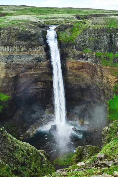 Słynny Wodospad Haifoss w południowej Islandii — Zdjęcie stockowe