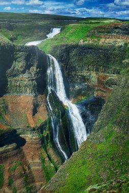 Güney İzlanda'daki meşhur Haifoss Şelalesi