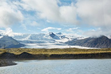 Kar ve buz tne arka plan üzerinde Vatna volkan kaplı.