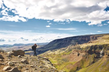 Güney İzlanda'daki meşhur Haifoss Şelalesi Vadisi