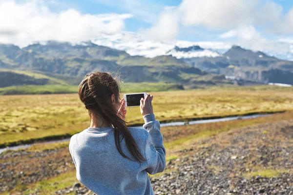 İzlanda'daki telefon anlıyor kadın