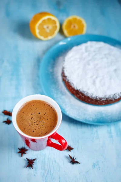 Whole biscuit sprinkled with powdered sugar on the blue plate — Stock Photo, Image