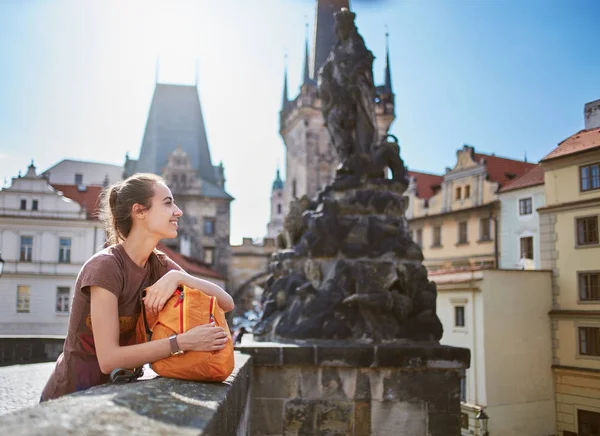 Prag'ın merkezi bir kadın turist