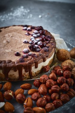 Çikolata vegan kek farklı fındık, tarihleri ve keçiboynuzu