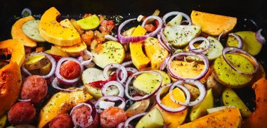 çiğ sebze güveç için bir dizi