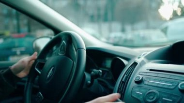 Dümeni mooving arabada yakın çekim