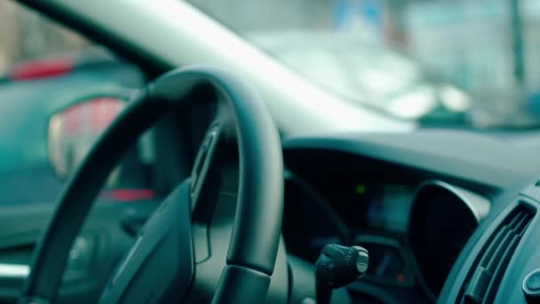 Zavření volantu v mooving autě — Stock video