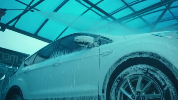 Manual de lavagem de carro serviço à noite — Vídeo de Stock