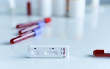 COVID-19 için hızlı ya da hızlı test, virüs gribi için laboratuvar kartı testi.