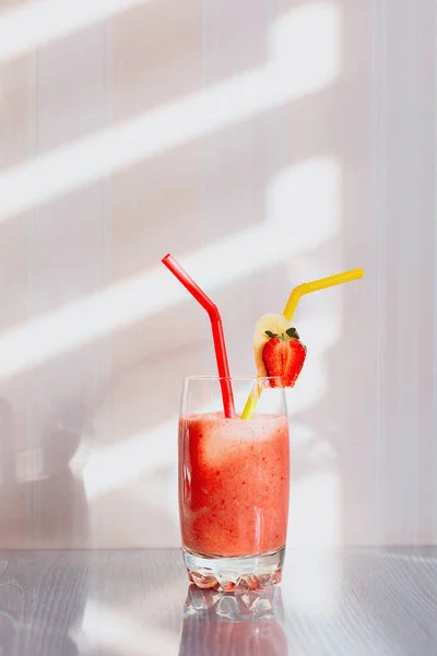 Aardbeienbanaan Smoothies Thuis Gekookt Lekker Gezond Ontbijt Concept Gezond Eten — Stockfoto