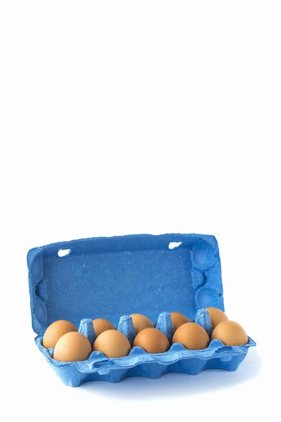 Huevos Frescos Pollo Granja Una Clásica Caja Azul Sobre Fondo — Foto de Stock