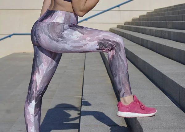 Young Woman Exercising Weights Outdoor Staircase — Stock Photo, Image