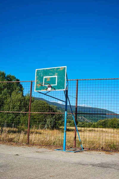 Oud Basketbalveld Een Klein Stadje — Stockfoto