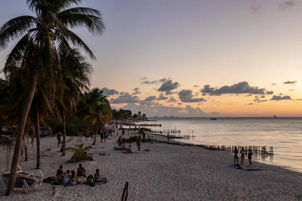 Gente Esperando Atardecer Playa — Foto de Stock