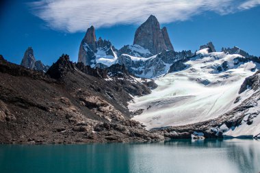 And Dağlarının zirveleri ve gölleri