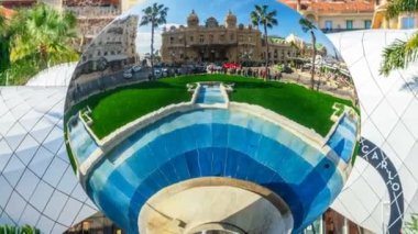 Dönüşüm slaytlı parallaks fotoğrafım ve Monako Prensleri 'nin çekim videosu Monako Rock' ın arka planındaki saray güneşli bir günde, açık mavi gökyüzü yürüyüşü.