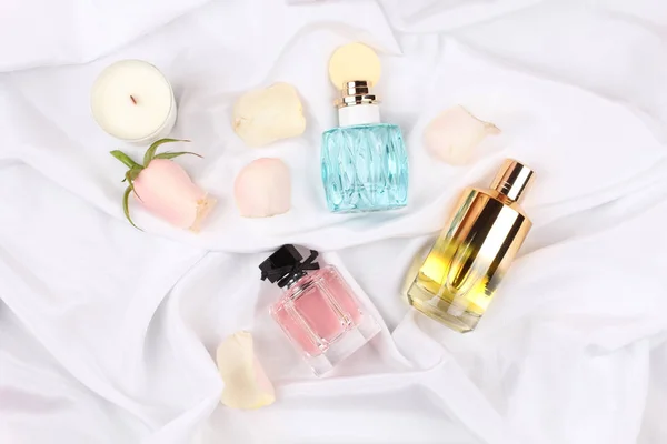 Garrafas Perfumes Luxo Definir Design Fundo Branco — Fotografia de Stock