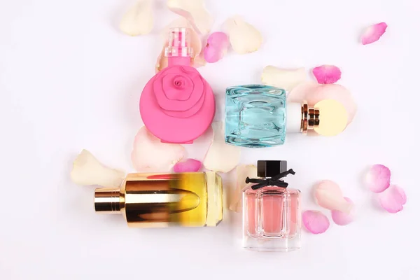 Set Aroma Perfumes Rose Flowers White Background — ストック写真