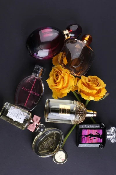 Closeup View Colorful Perfumes Set Dark Background — Stock Photo, Image