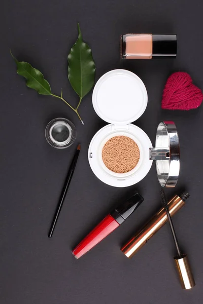 Nahaufnahme Kosmetik Make Und Schönheitskonzept Auf Dunklem Hintergrund — Stockfoto