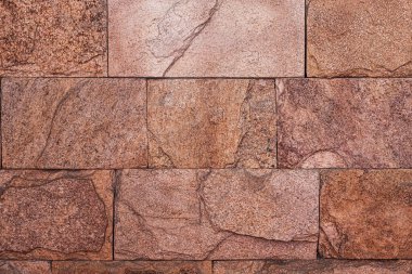 Bina cephesi, açık kahverengi taş duvar arka planı.