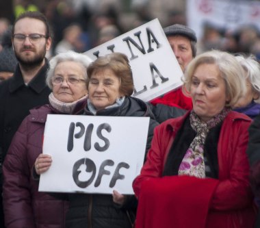 Kadınlar Dünya Kadınlar Günü sırasında greve karşı Lehçe